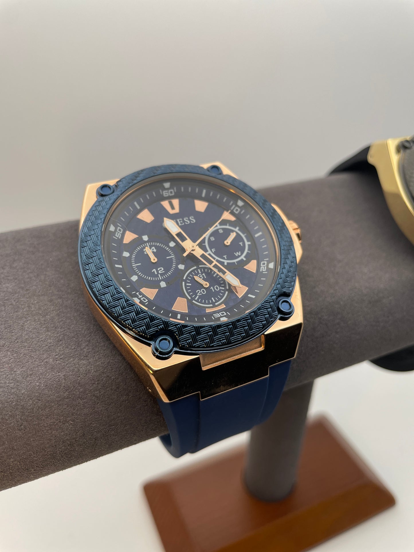 GUESS LEGACY W1049G2/U1049G2