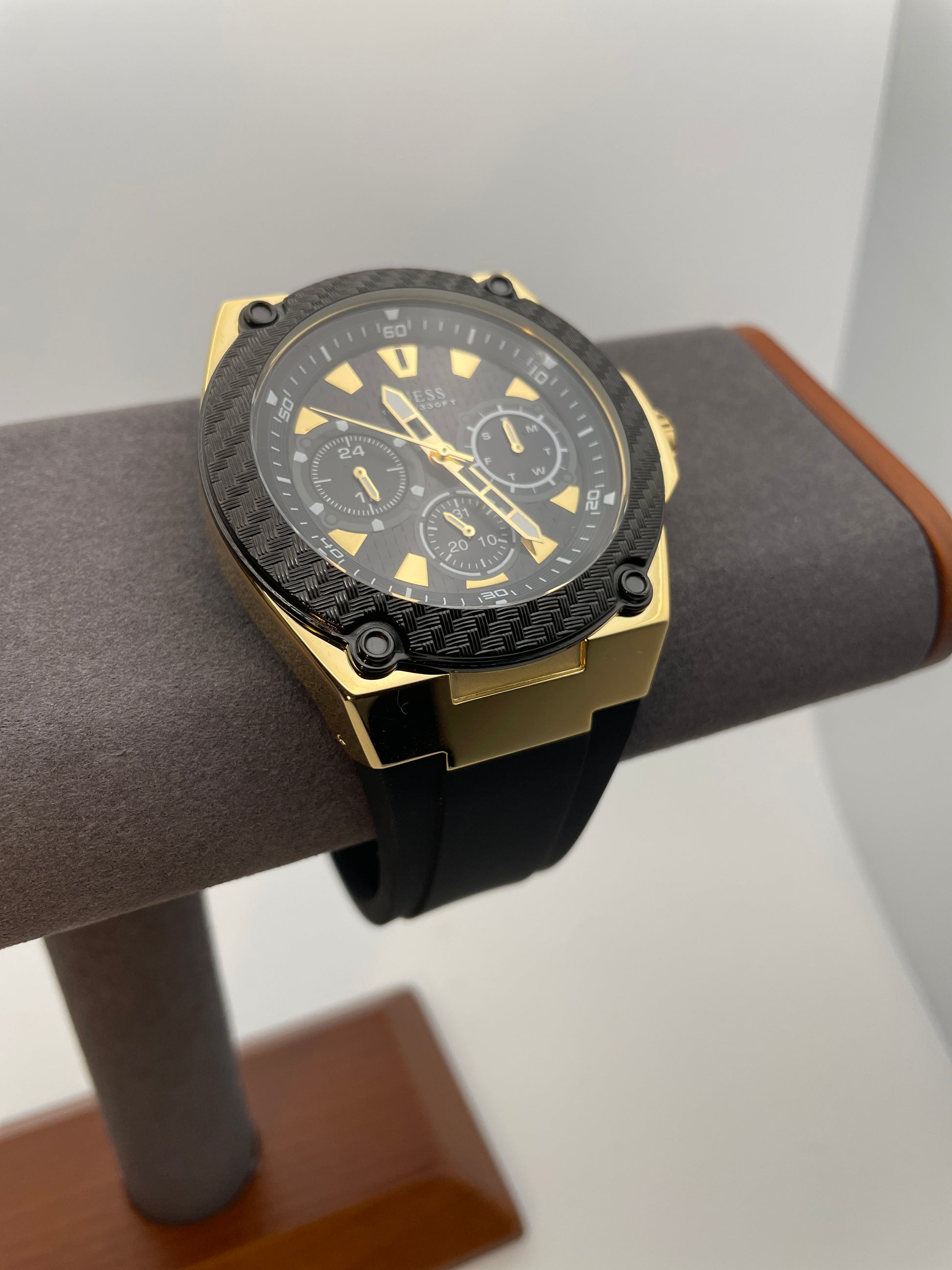 Guees Legacy U1049G5