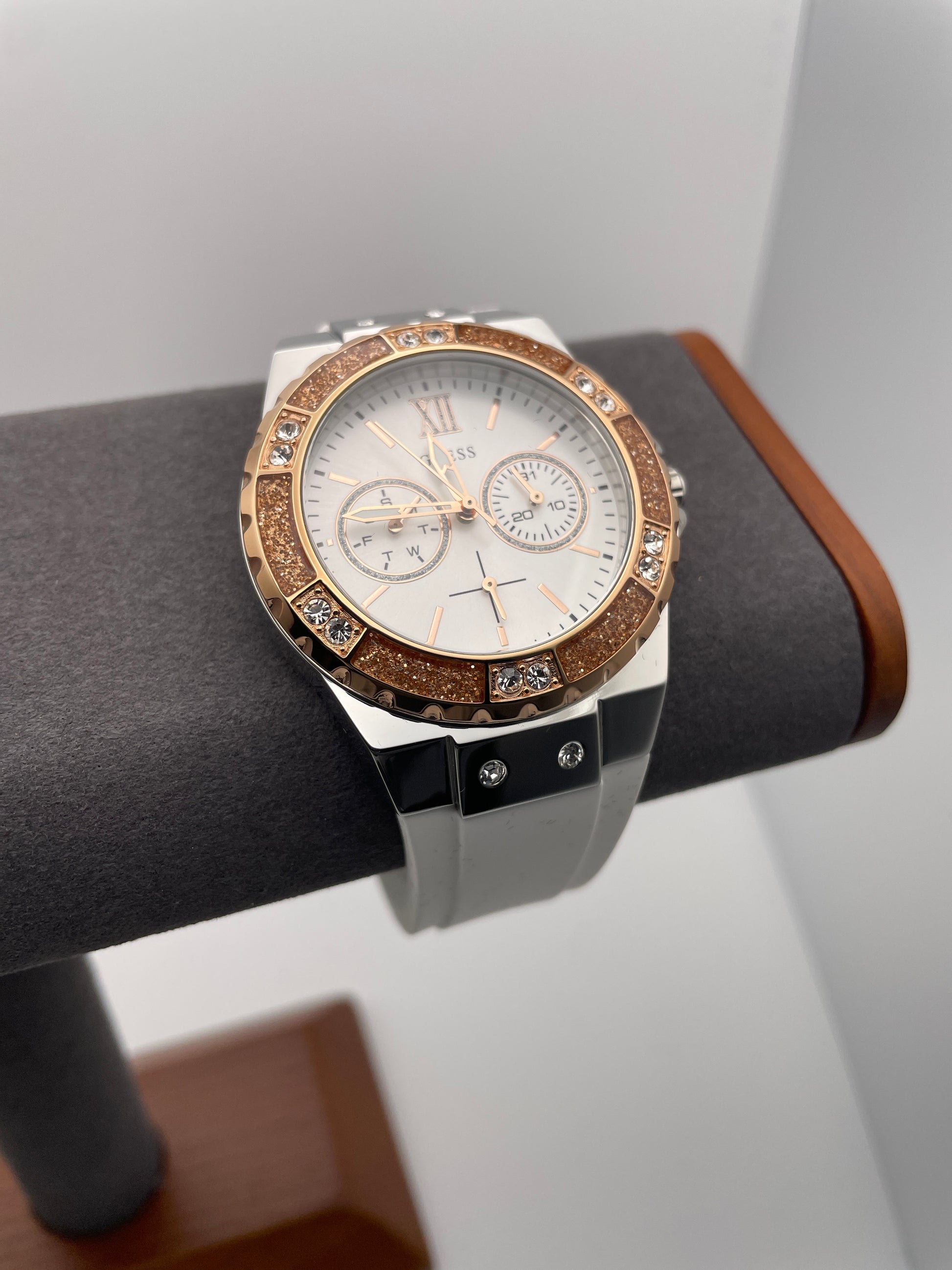 Guess blanco plateado U1053L2